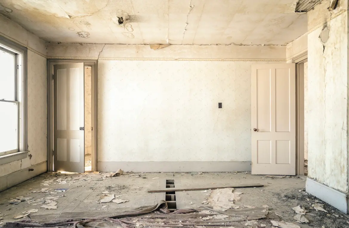 Waste disposal crew managing a cleanout project in Kenilworth